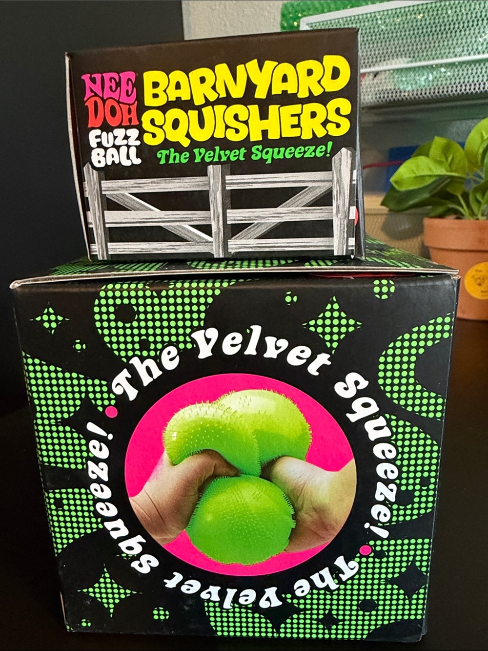 *New Release Super NeeDoh Fuzz Ball & Barnyard Squishers - Green Authentic two - Picture 2 of 8